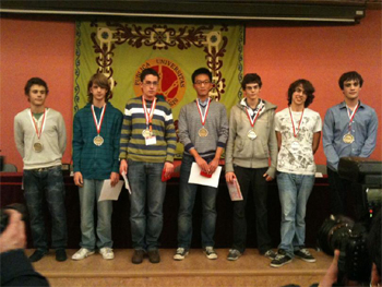 Byoung Tae Bae y el equipo de España para la IMO de 2011