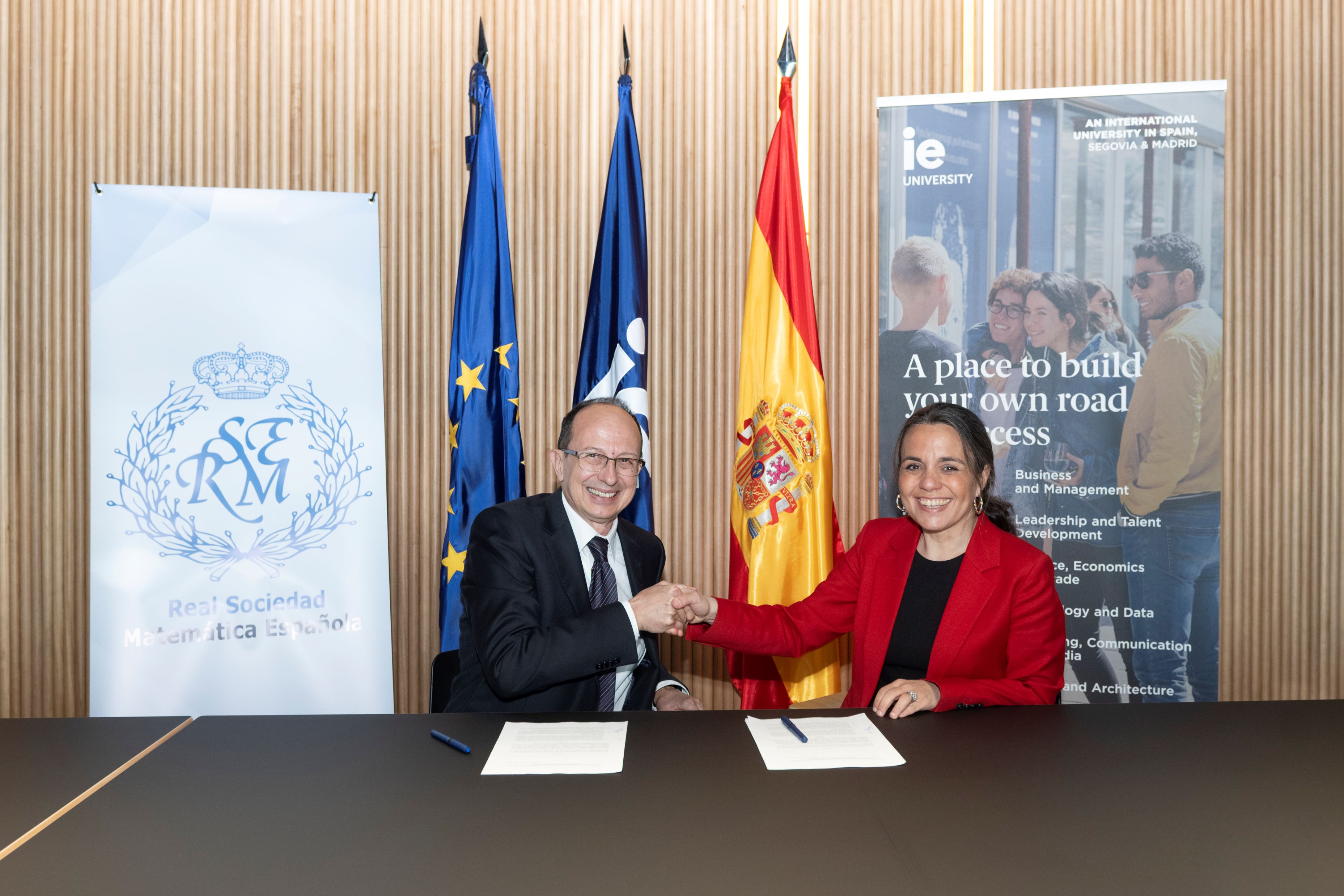 Firma acuerdo IE University-RSME